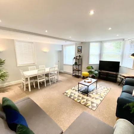 South Cliff With Garden Apartment