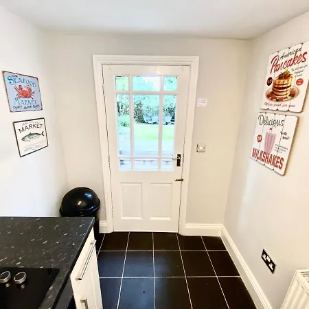 South Cliff With Garden Apartment