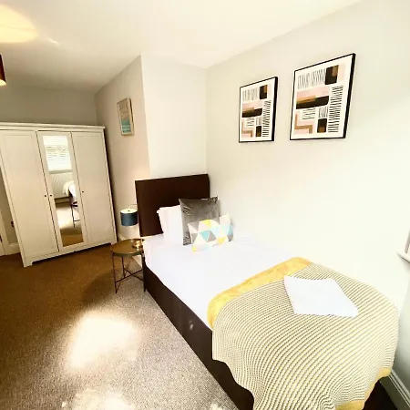 South Cliff With Garden Apartment *