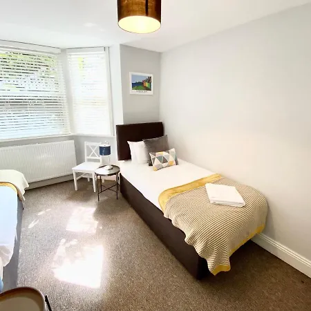 South Cliff With Garden Apartment