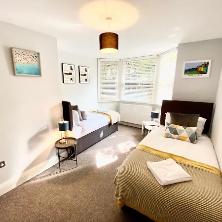 South Cliff With Garden