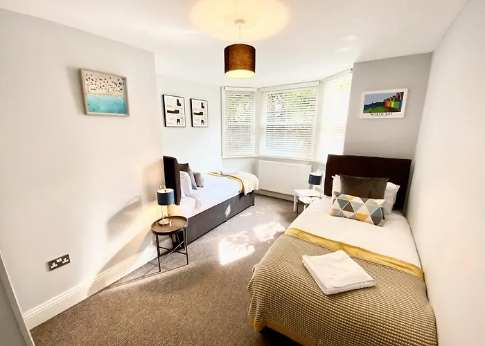 South Cliff With Garden